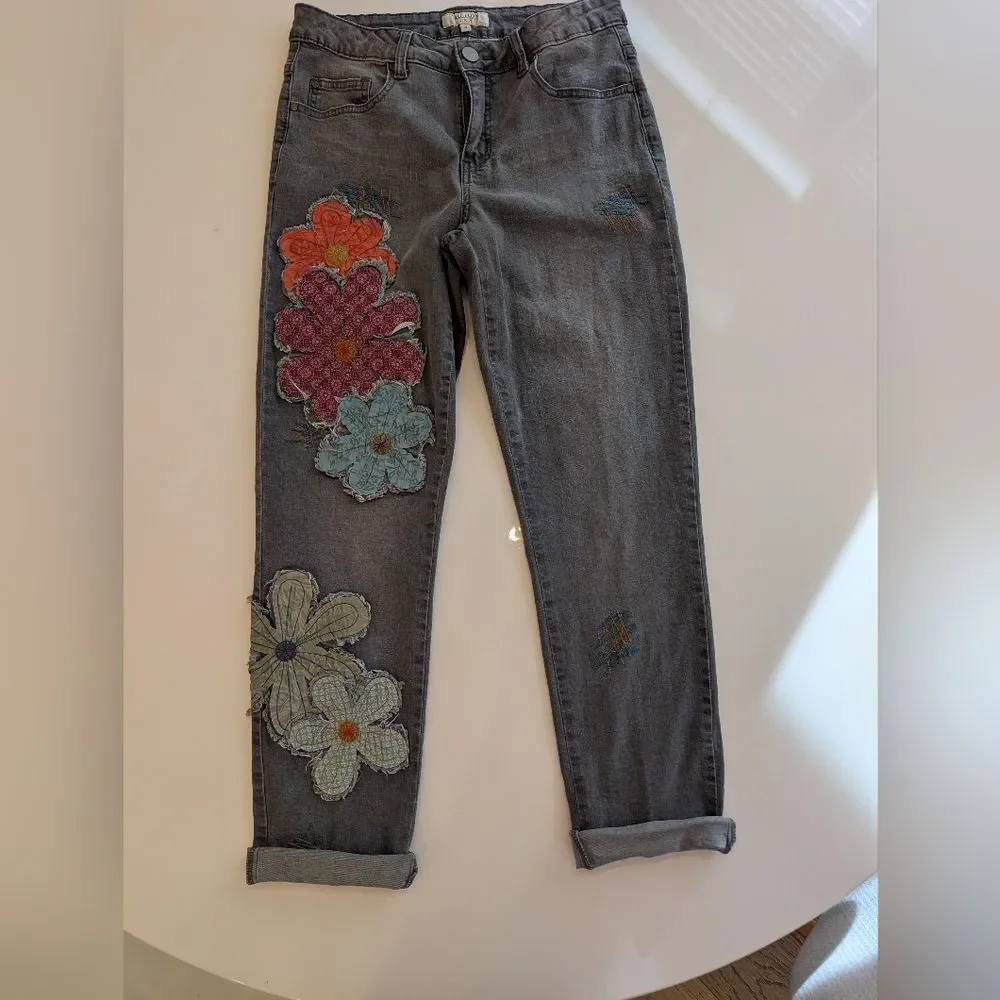 Tru‎ Luxe Jeans Gray Straight Leg Jeans with Colorful Floral Patches